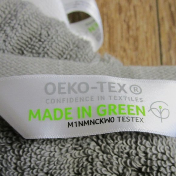 Extra towels for the Holidays! - Picture 5 of 6